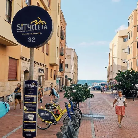 Acogedora Vivienda Con Parking En La Playa De Canteras