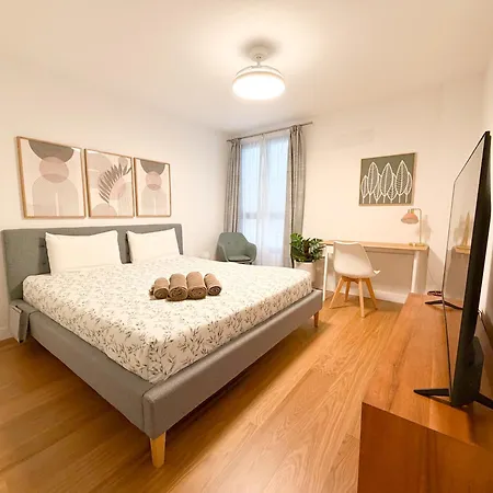 Acogedora Vivienda Con Parking En La Playa De Canteras