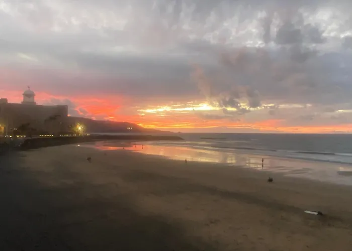 Будинок відпочинку Acogedora Vivienda Con Parking En La Playa De Canteras